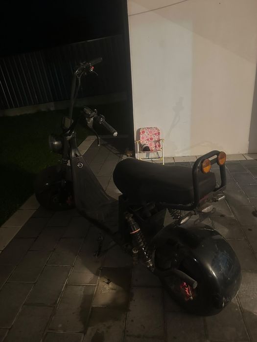 Mașina automată cu volan pe dreapta