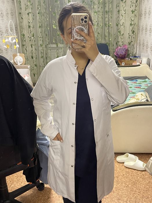 Продам медицинский халат, медицинский косюм с шапочкой