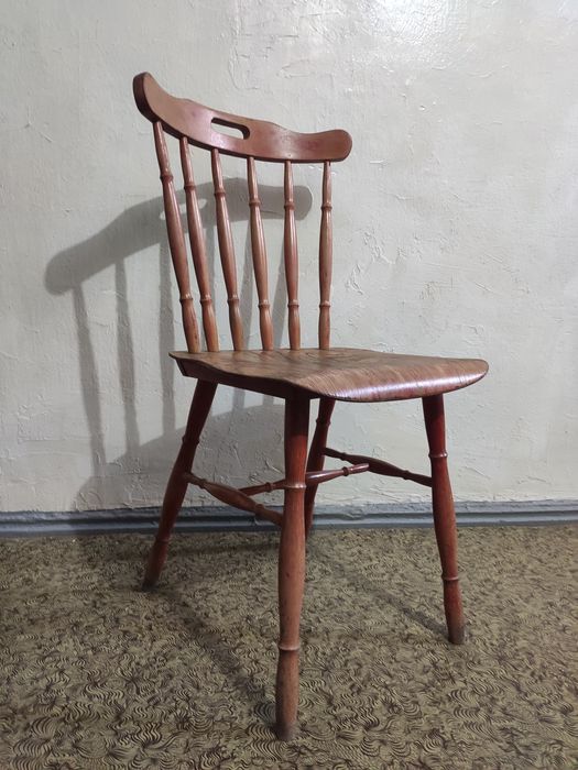 Стулья.Ретро.В центре