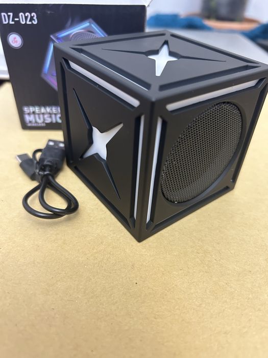 Boxă portabilă bluetooth