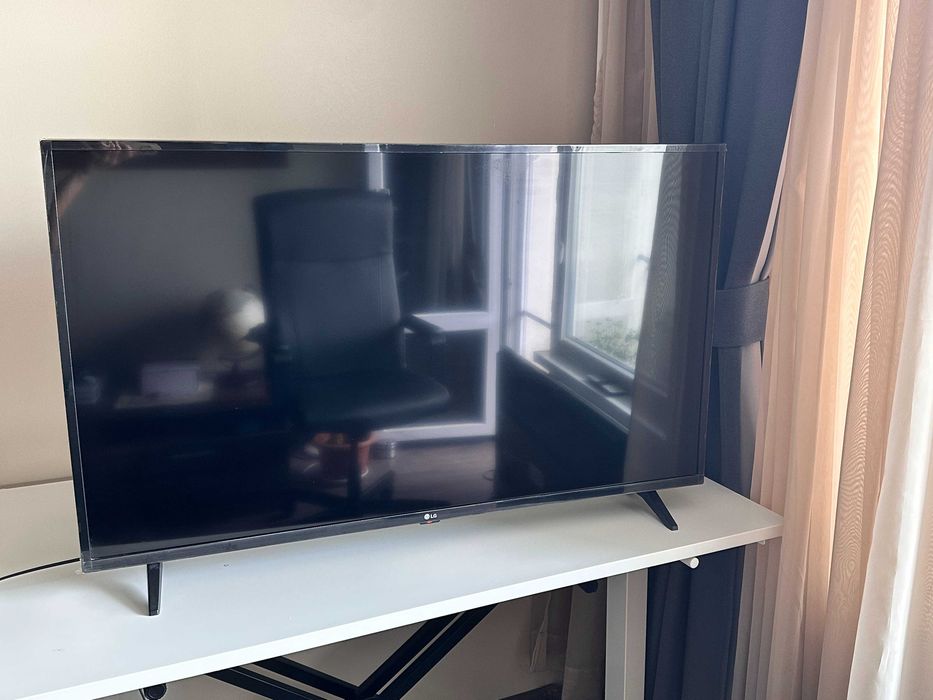 LG 43" 4K Smart TV UQ75, 2023г., перфектно състояние