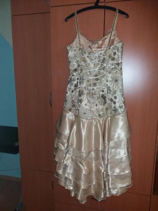 Vand rochie de ocazie UNICAT deosebita crem-aurie cu paiete