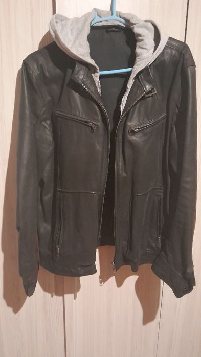 Продавам спорно кожено яке