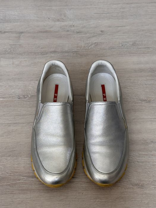 Кожаные слипоны Prada