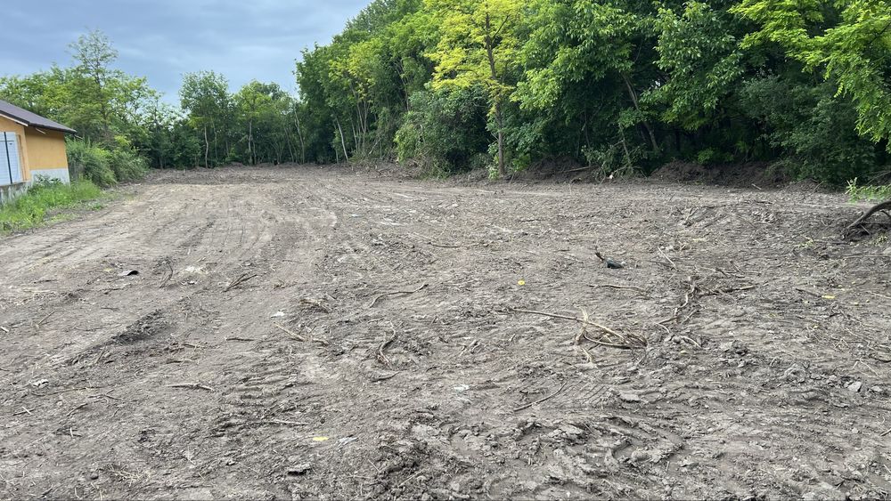 Дворно място в регулация.