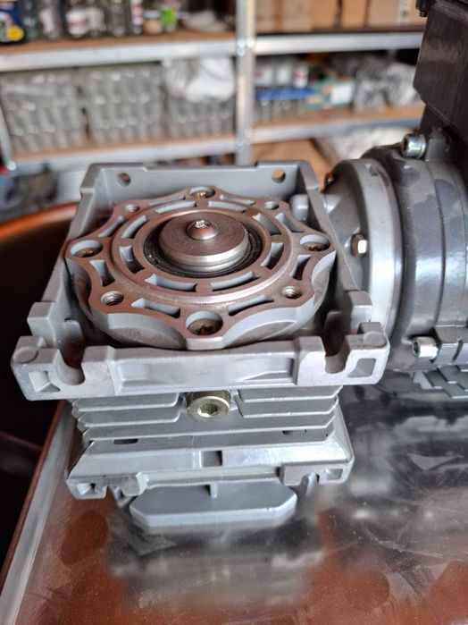 Oala motorizata cu mixer.