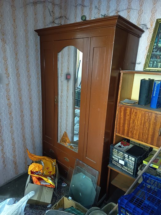 Мебели от дърво или пдч