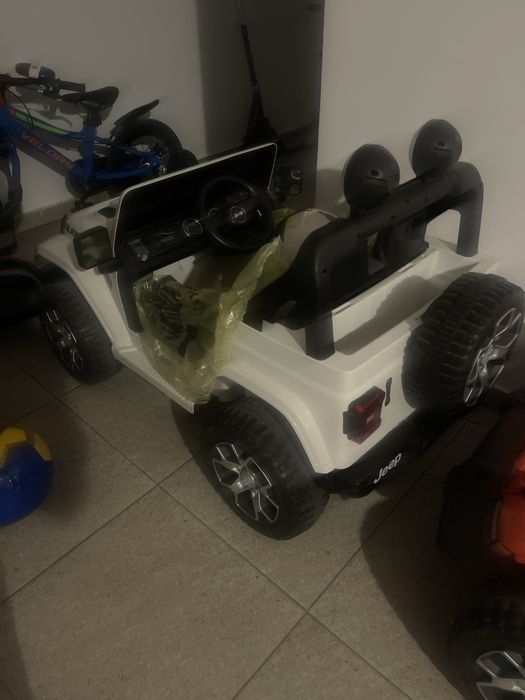 Masinuta electrica jeep wrangler