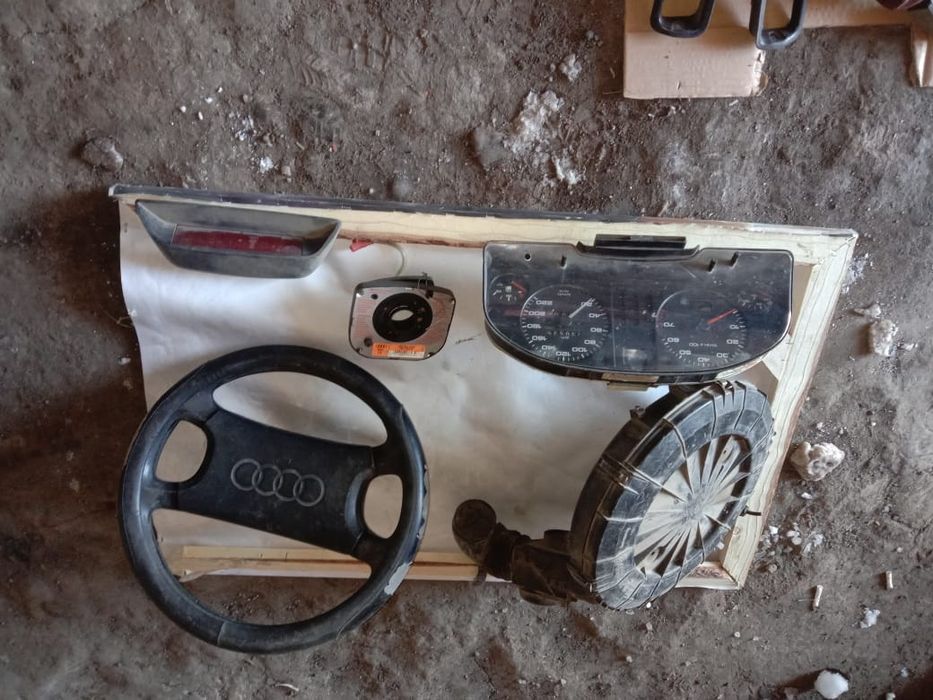 Продам запчасти на Ауди 80
