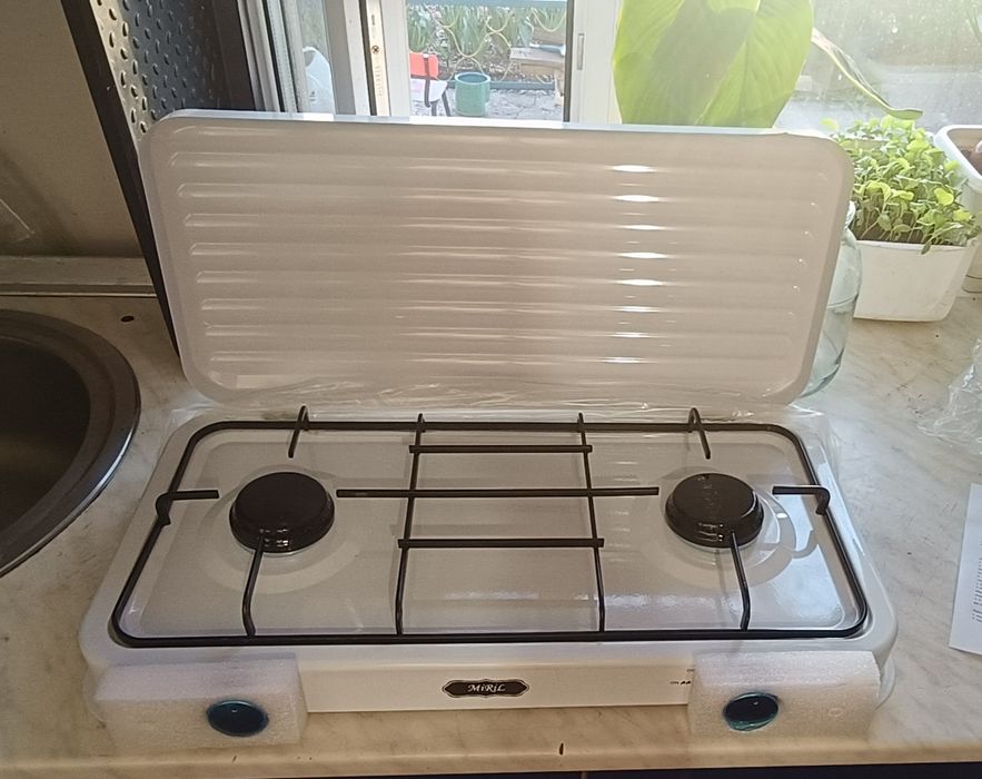 Продам газовую плиту