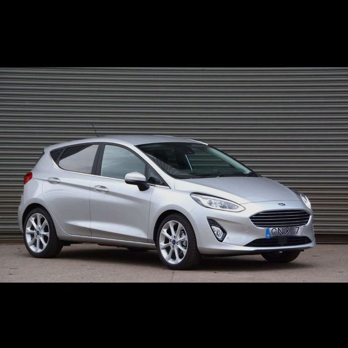 Chirie auto închiriere auto Rent a car Ford Fiesta
