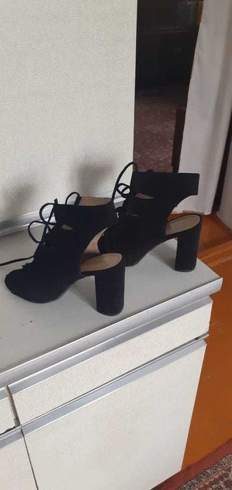 Женская одежда и обувь