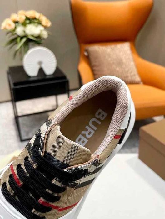 Adidasi Burberry