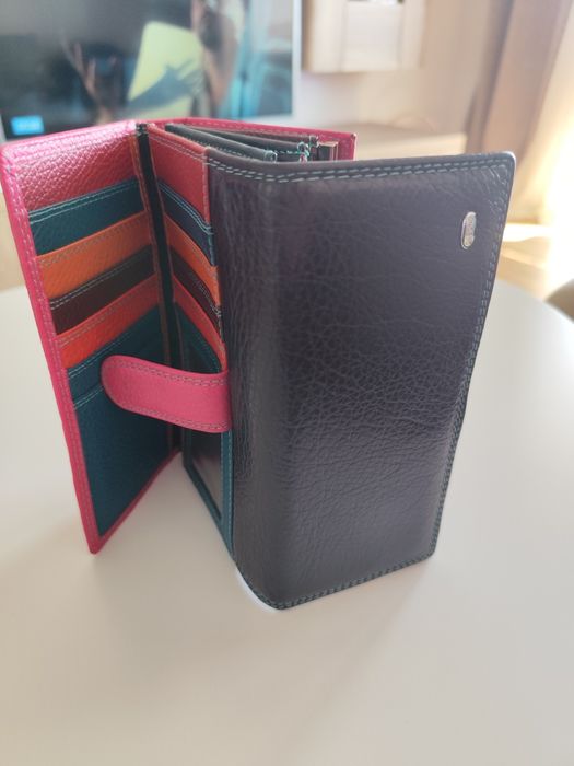 Дамски портфейли