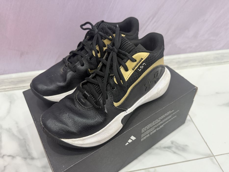 Кожени крцове Under Armour