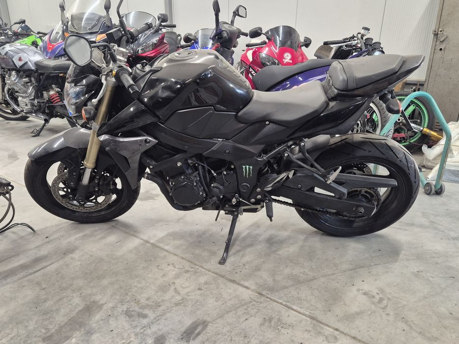 Suzuki gsr 750 на части
