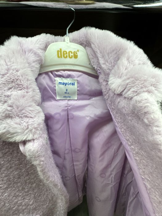 пальто для девочек от Mayoral в идельном состоянии.