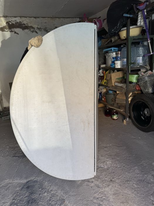 Продаем стол круглый