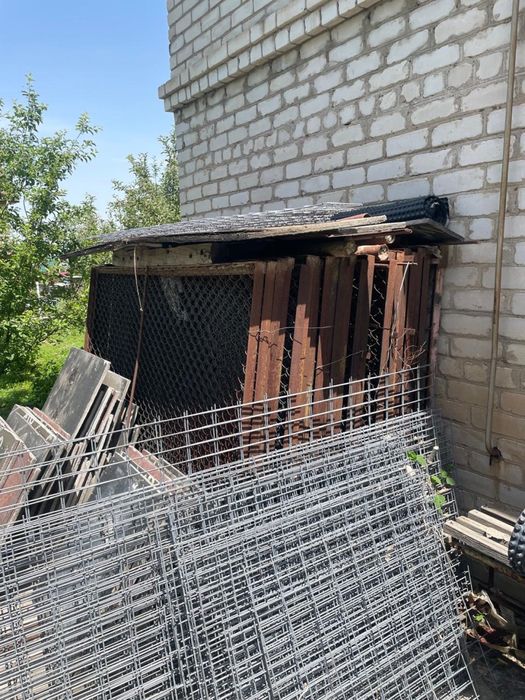 Ограждение из уголка и сетки рабица