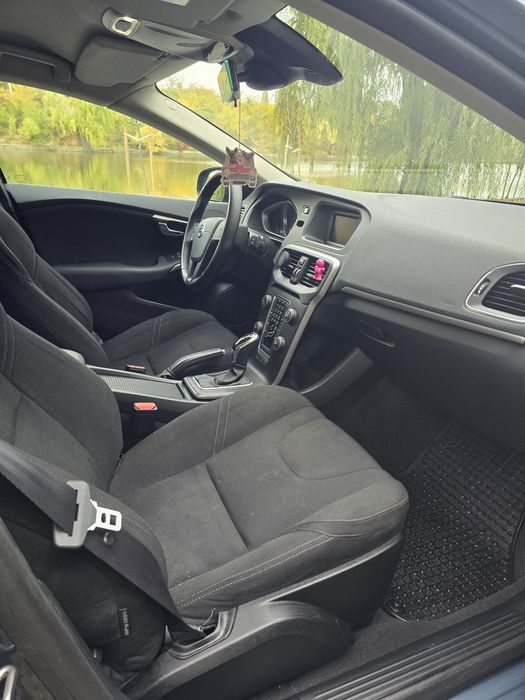 Vând Volvo V40 (2013) – 1.6 Diesel (D2) | Cutie Automată | Stare ...