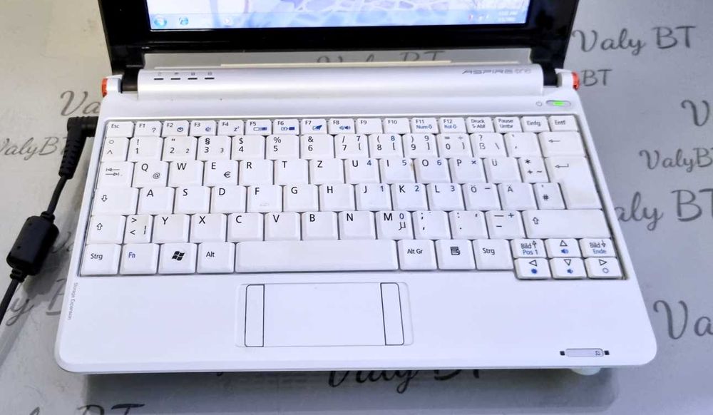 Laptop mini Acer ZG5 White - 10 inch - impecabil-instalat