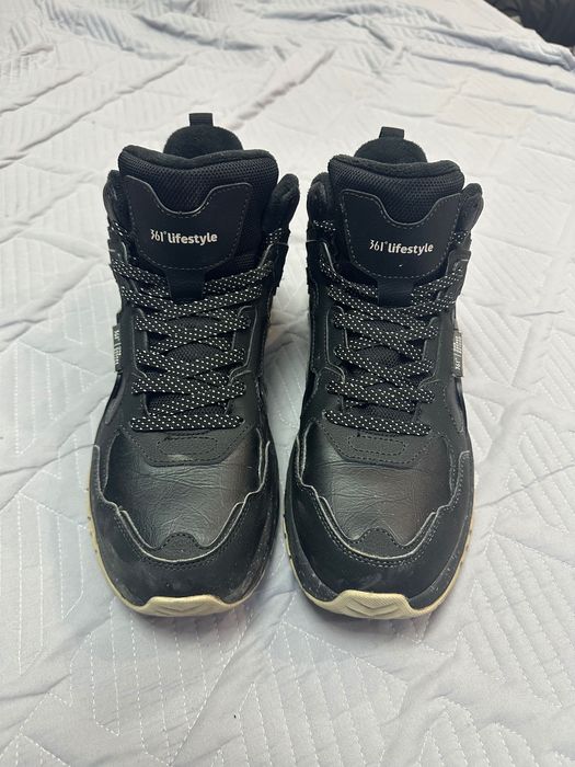 Продам зимние кроссовки