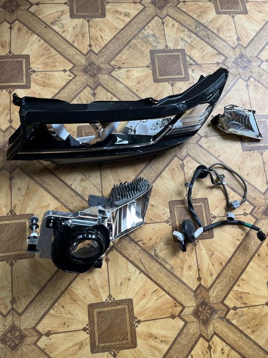 Продам линзы на тойота прадо 150