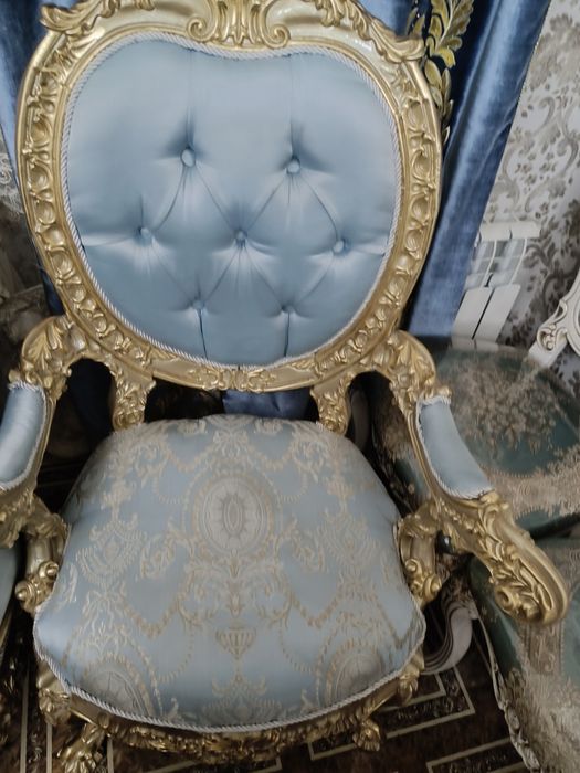 Продам королевский синий диван