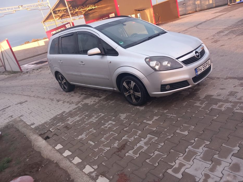 Vând Opel Zafira B