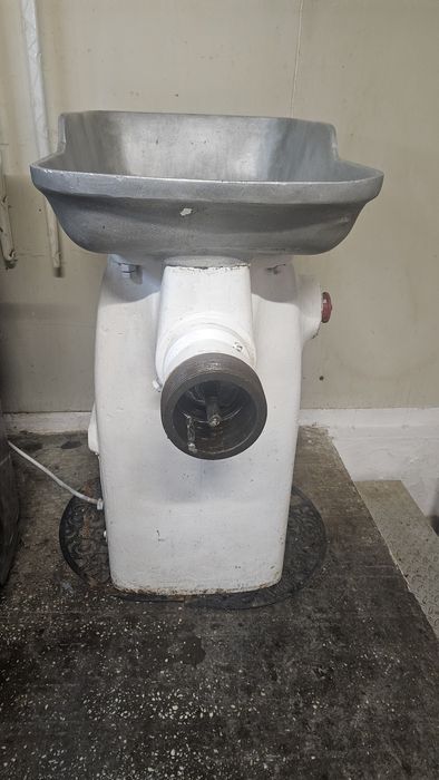 Vând mașină de tocat