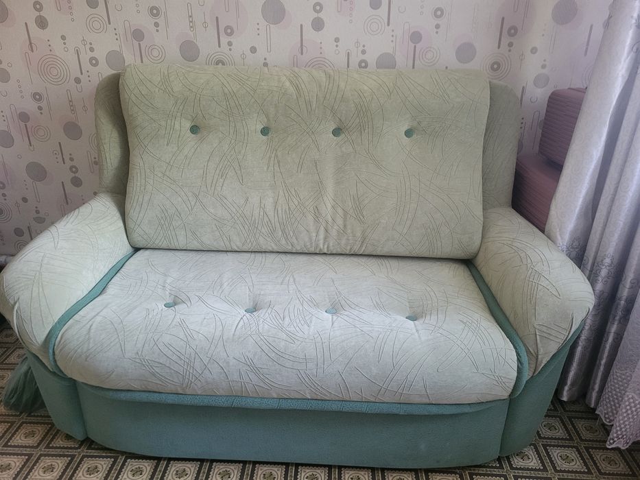 Продам раскладной диван в отличном состочнии.