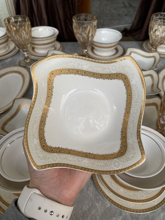 Chinni Posuda 12 personalik +fujer, podnos