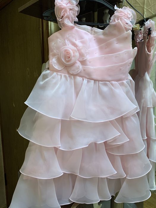 Платье розовое праздничное