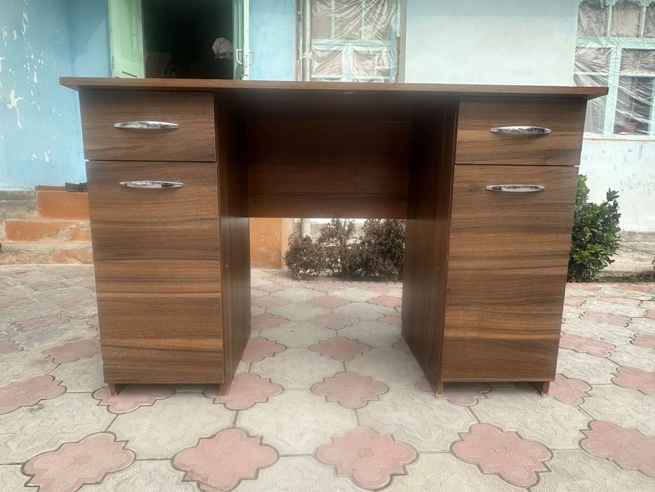 Письменный стол