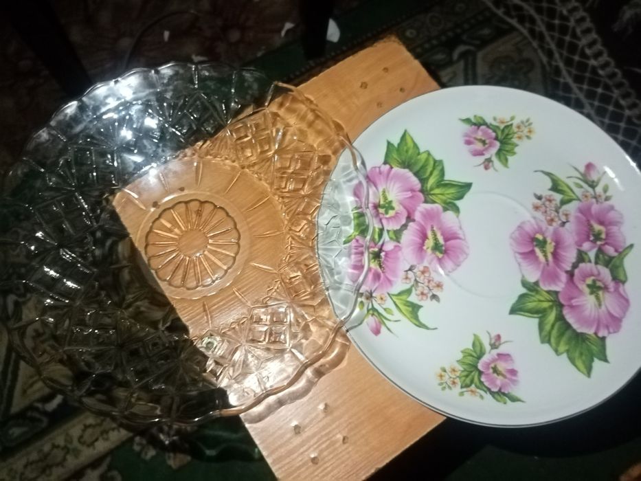 2 блюда d27, тарелки d20, менажница d22, ваза высокая (48)