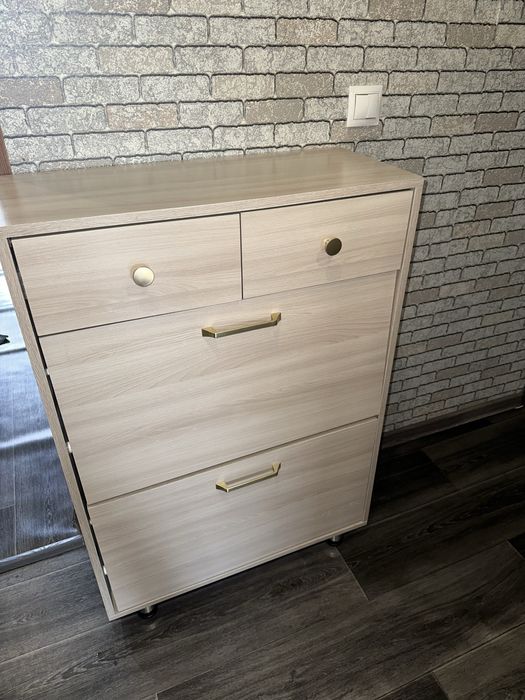 Продам обувницу.