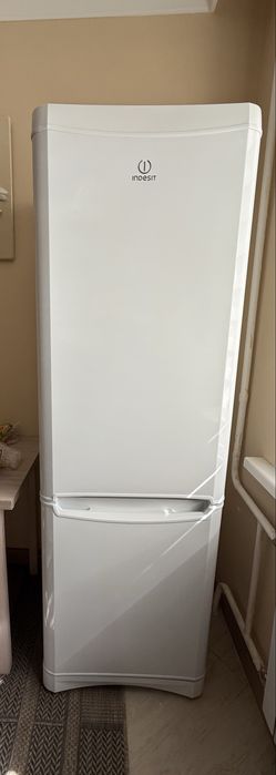 Продам холодильник Indesit