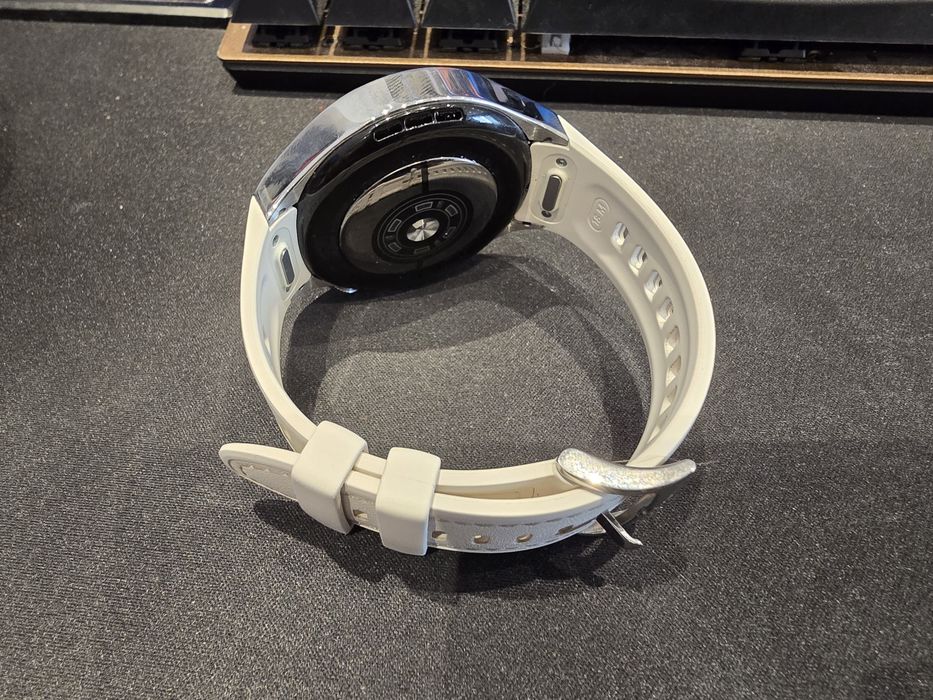 Продавам часовник Huawei watch 5
