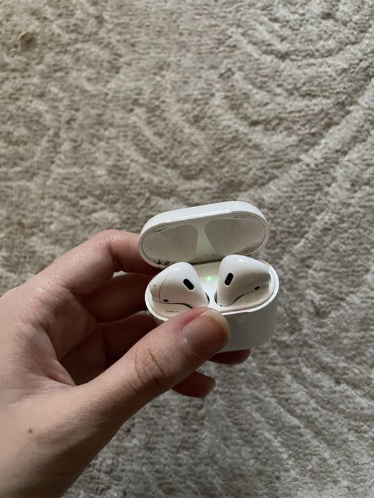 Продаю б/у эйрподсы первого поколения