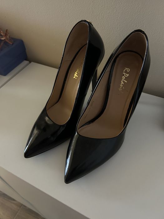 Черни лачени токчета R.Polanski