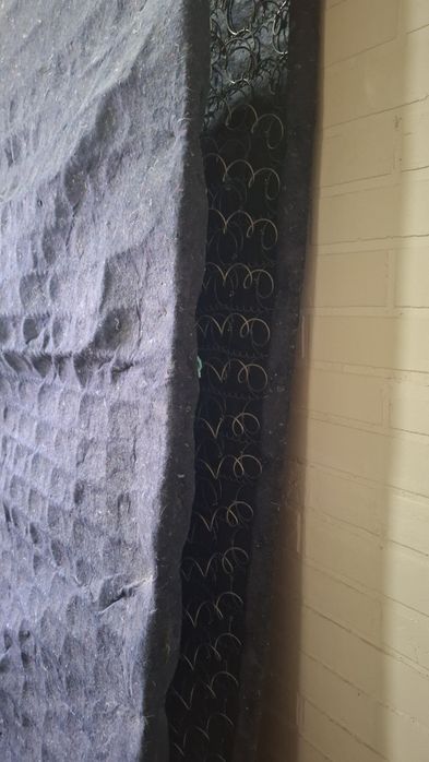 Отдам даром, матрас пружинный.