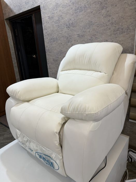 Кресло реклайнер вместе с подиумом!