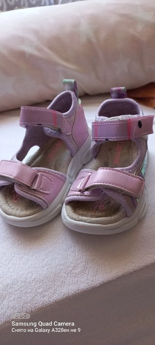 Продам кроссовки и сандали на девочку девочку