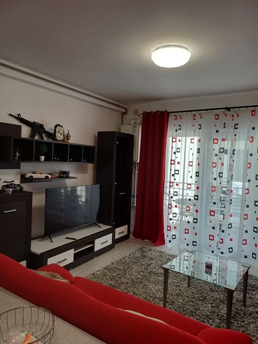 Inchiriez apartament