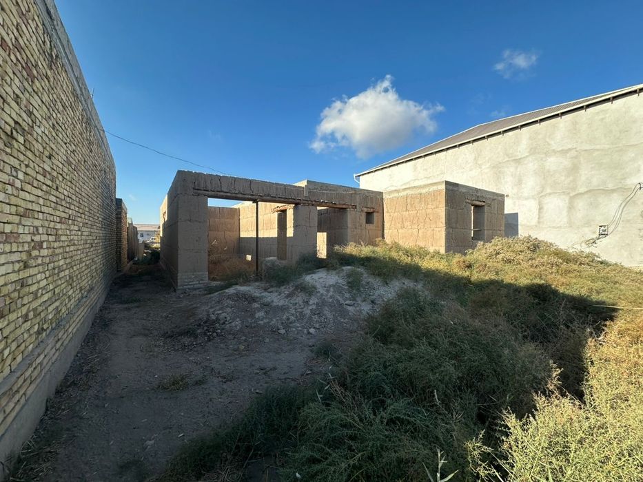 Ховли жой сотилади анжирчида