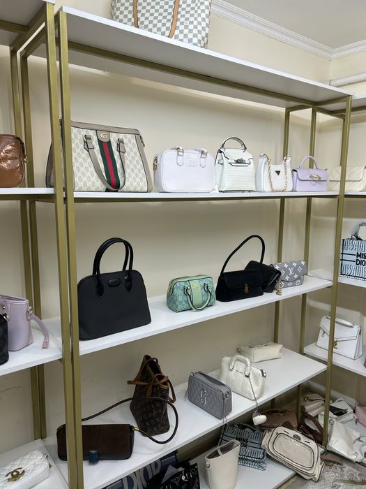 Стелажи Ветрина для магазина