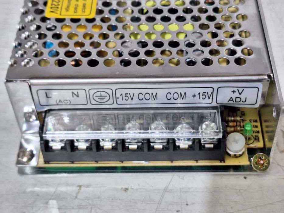 Sursă de alimentare în comutație cu ieșire dublă 15V