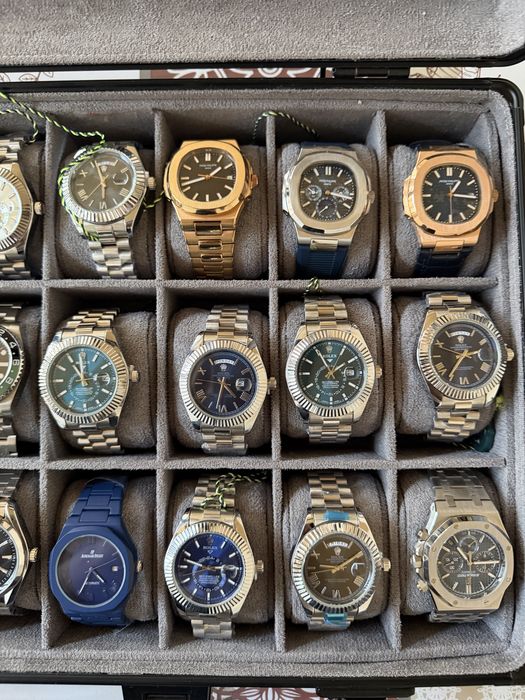 Чемадан часов по оптовой цене 24 шт