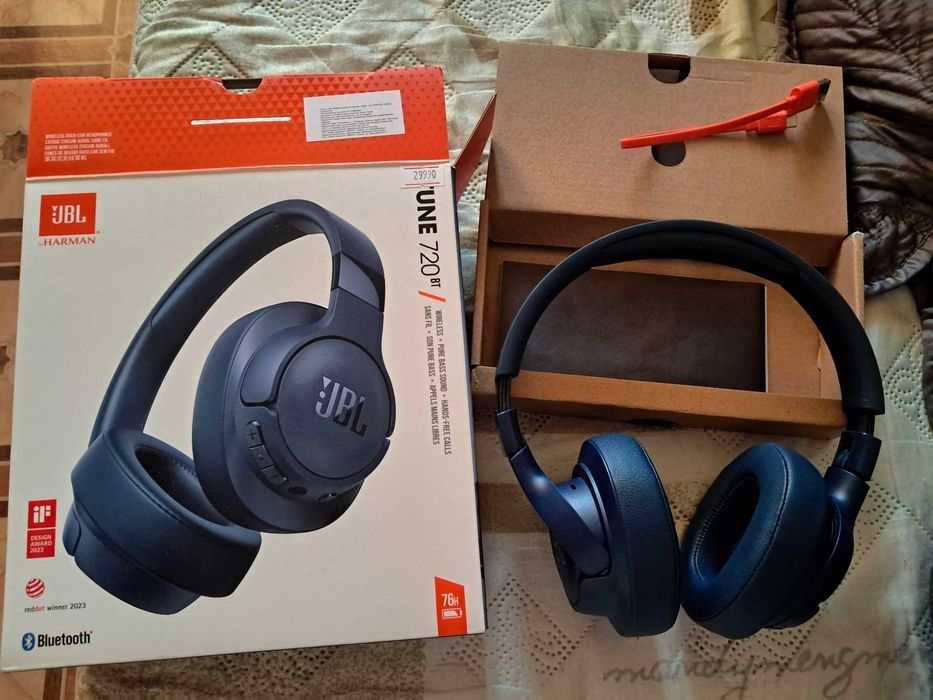 Продам наушники JBL720BT