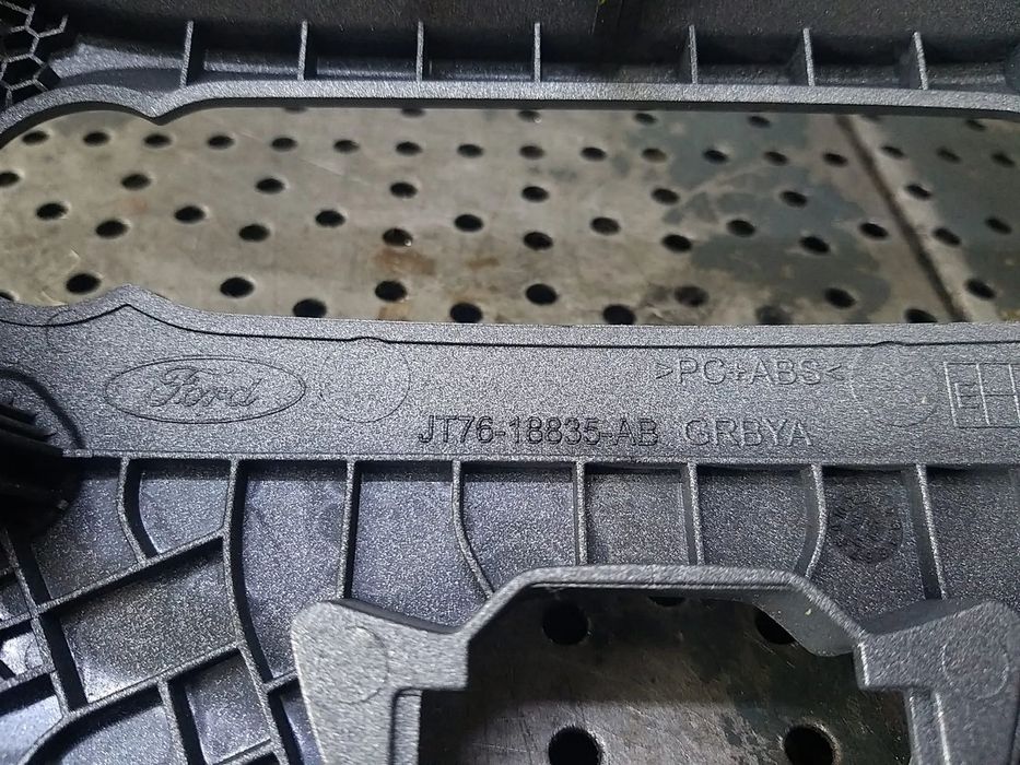 Ornament rama grile ventilatie bord ford transit courier c4a Ornament rama grile ventilatie bord ford transit courier c4a et76r014l20 jt7618835ab